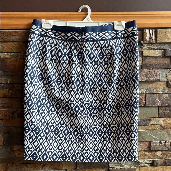 Mario Serrani Italy Navy and White Geometric Pattern Skirt - Picture 8 of 9